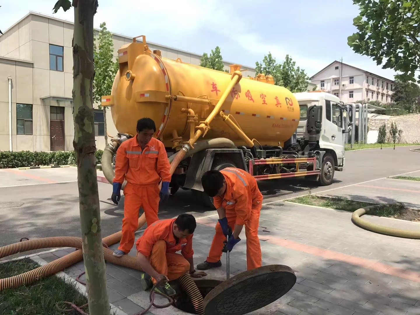 沿滩化粪池清理与5-8吨吸粪车施工效率分析